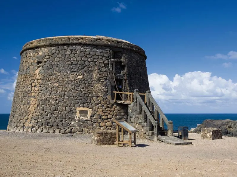 Tháp El Tostón - Ngôi làng Tây Bắc đảo