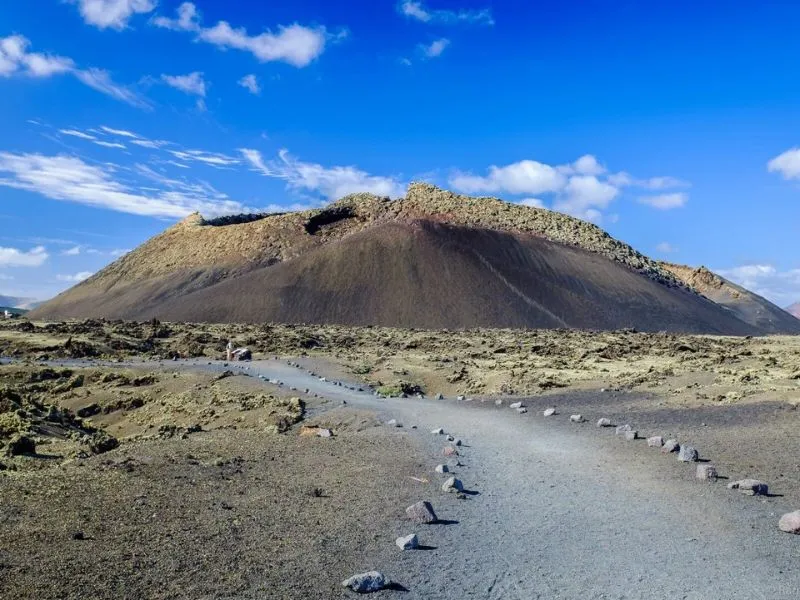 Montana Cuervo - ngọn núi lửa nổi bật tại Công viên Tự nhiên Volcanoes