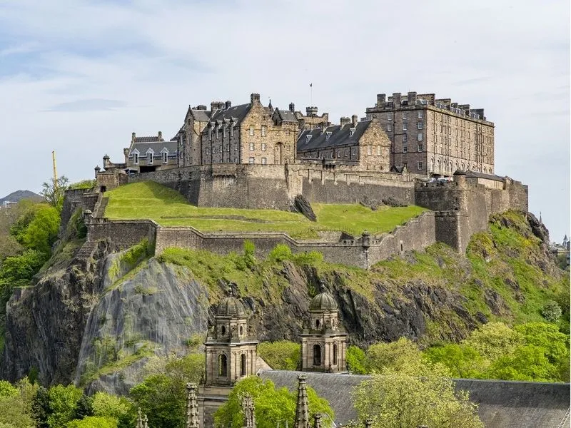 Khám phá lâu đài Edinburgh - Trái tim cổ kính của thủ đô Scotland