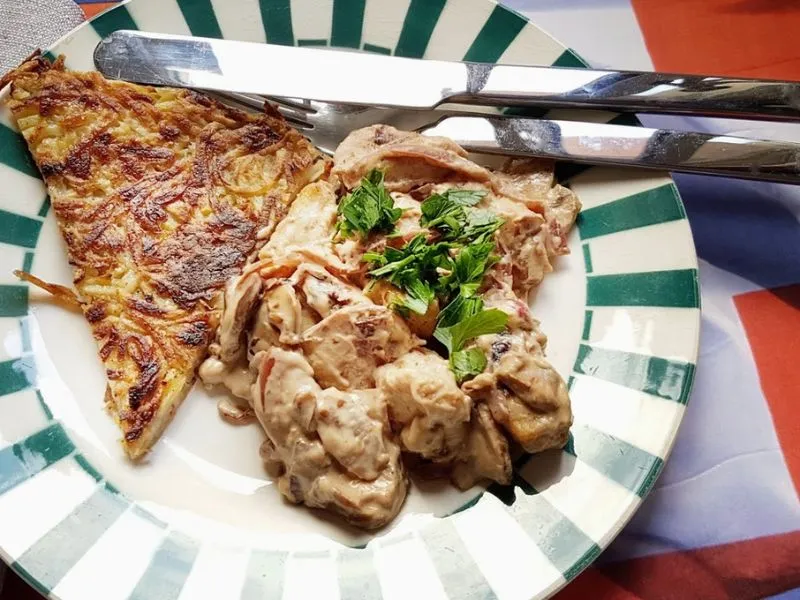 Émincé de veau à la Zurichoise - Thịt bê sốt kem nấm