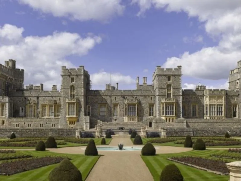 Lâu Đài Windsor - Biểu tượng hoàng gia Anh hùng vĩ