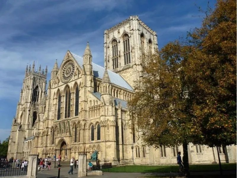 York Minster - Hồi ức trung cổ qua kiến trúc nhà thờ vĩ đại
