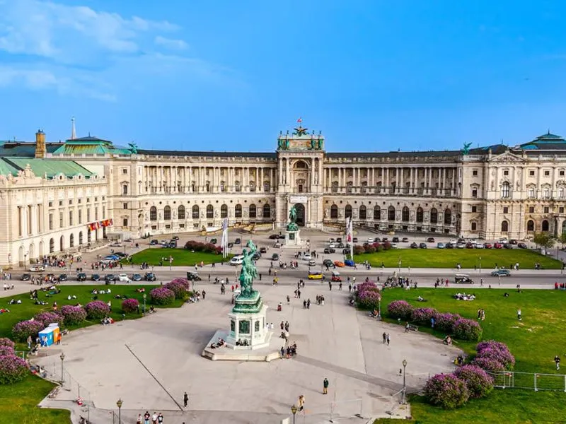 Khám phá Hofburg - Cung điện vòng cung lộng lẫy bậc nhất Vienna