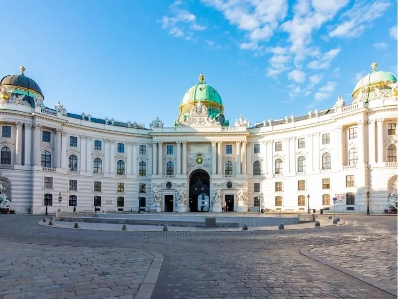 Cung điện Hofburg nguy nga tráng lệ