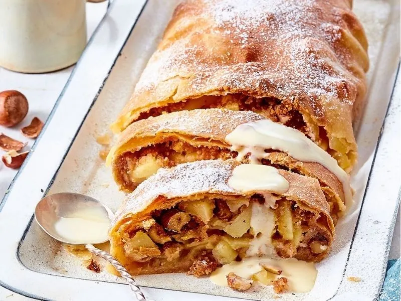 Apfelstrudel - Bánh ngọt độc đáo