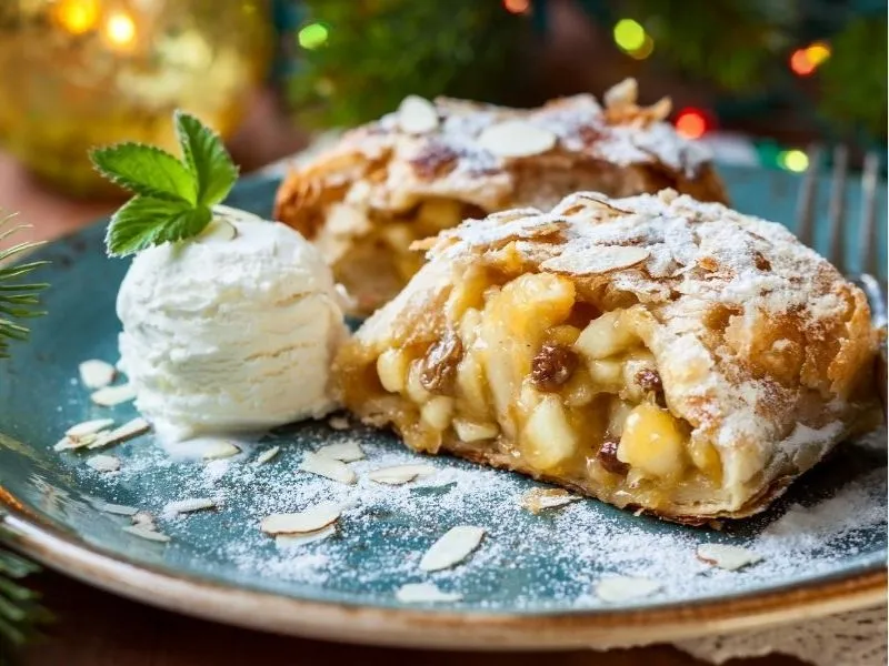 Bánh táo cuộn Apfelstrudel