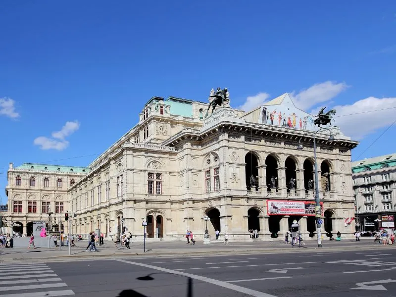 Nhà hát Vienna State Opera - Biểu tượng nghệ thuật sống động