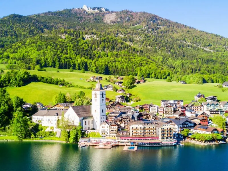 Hallstätter See đẹp như một bức tranh sống động quanh năm