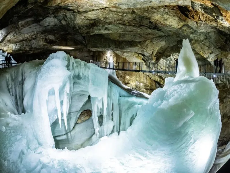 Dachstein Giant Ice Cave – một hang động băng khổng lồ