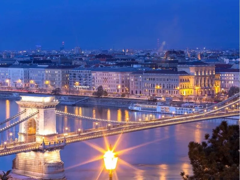  Chain Bridge - Chiếc cầu kết nối lịch sử và tương lai của Budapest 