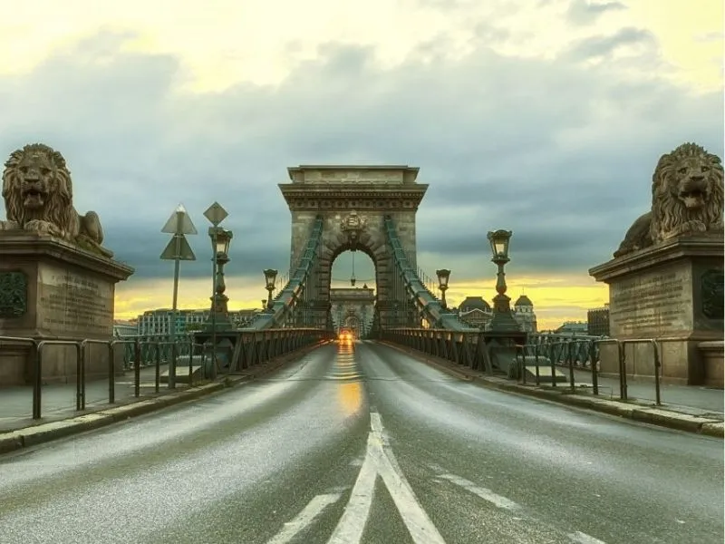 Kiến trúc độc đáo của Chain Bridge