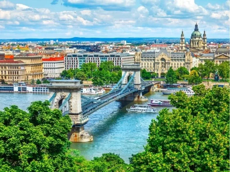 Vẻ đẹp rực rỡ của mùa xuân tại Chain Bridge 