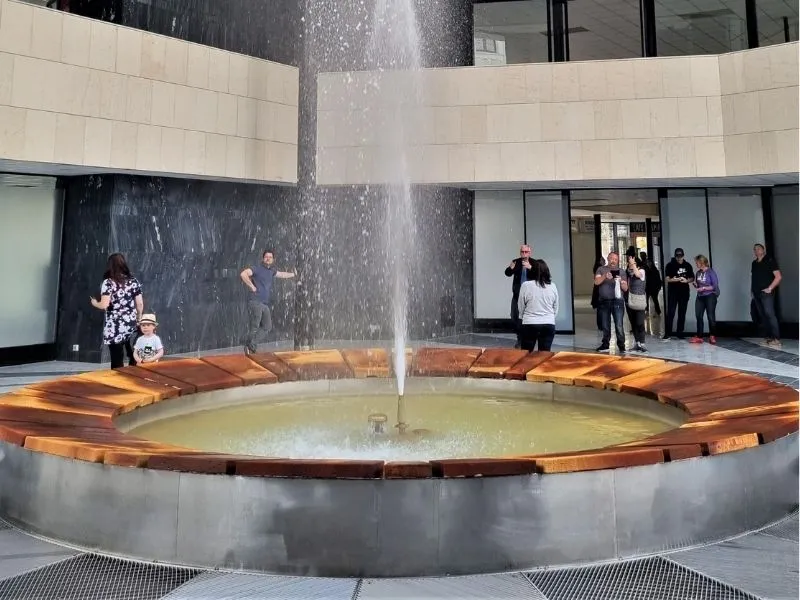 Hot Spring Colonnade - Mạch nước ngầm phun cao nhất thành phố