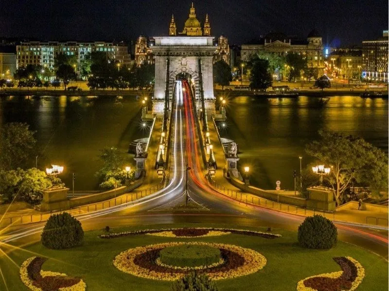 Quảng trường Clark Adam