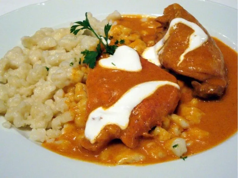 Gà hầm Paprikas Csirke