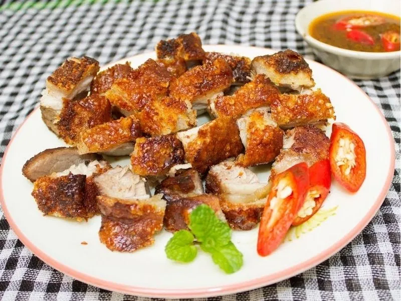 Đùi heo quay giòn tan