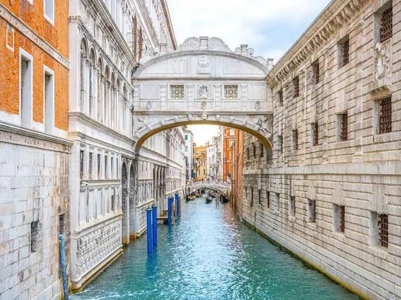 Khám phá cầu Than Thở ở Venice - chiêm ngưỡng vẻ đẹp lãng mạn