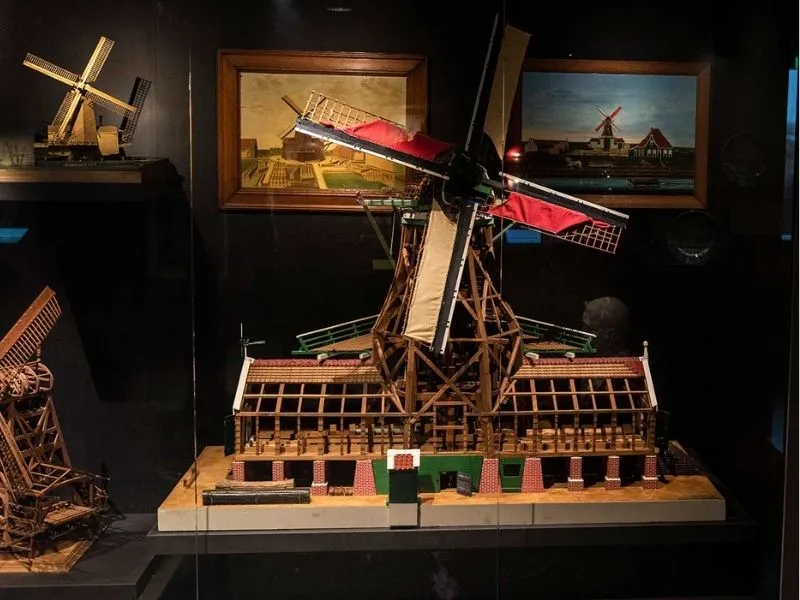 Mô hình cối xay gió ở bảo tàng Zaanse Schans 