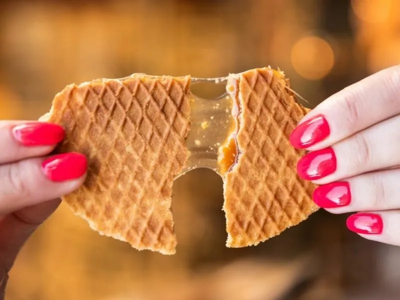 Stroopwafel - Bánh ngọt đặc trưng