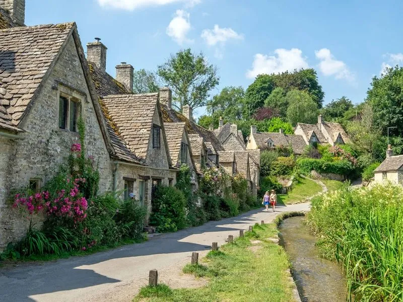 Tham quan làng cổ Bibury: làng cổ đẹp như cổ tích ở Anh