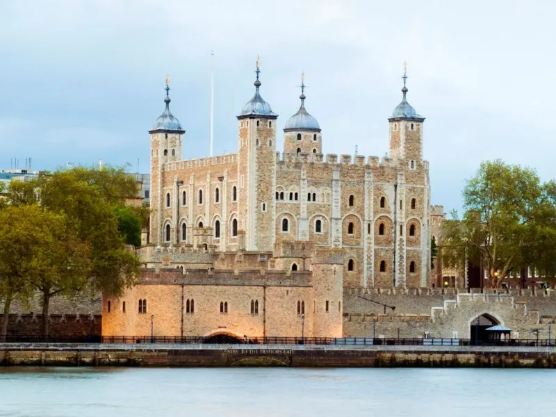Khám phá tháp London - Biểu tượng ngàn năm của nước Anh