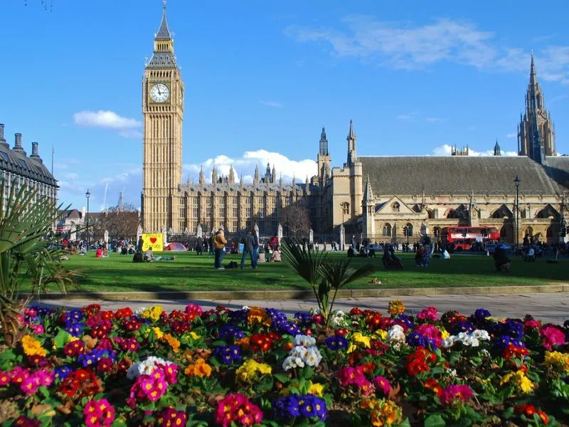 Nên tham quan tháp đồng hồ Big Ben vào mùa xuân