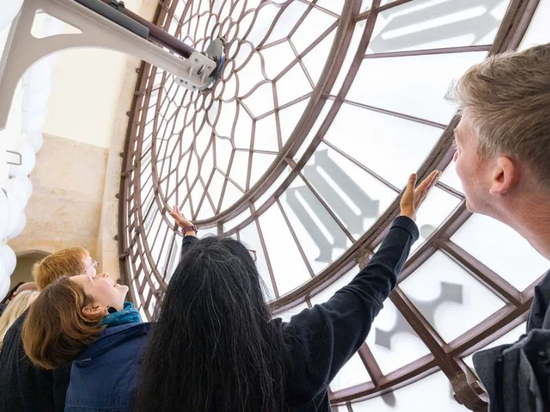 Bạn có thể khám phá bên trong tháp