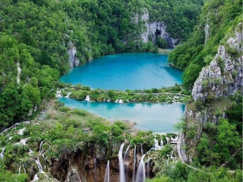 Hồ Plitvice - Viên ngọc xanh của Croatia