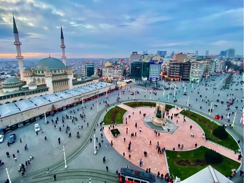 Quảng trường Taksim - Trái tim sôi động của Istanbul