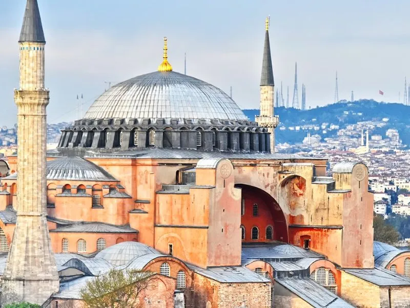 Hagia Sophia mang trong mình lịch sử phức tạp và giàu biến động
