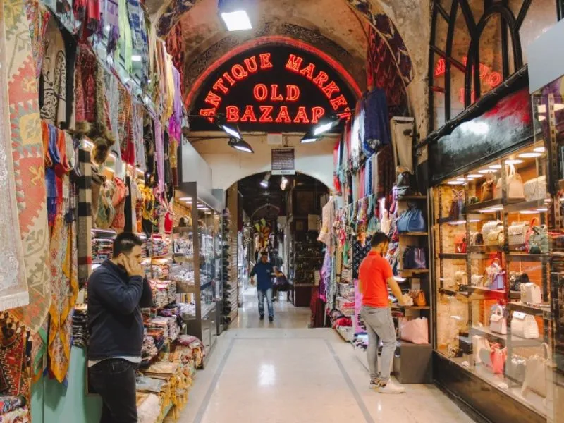 Chợ Grand Bazaar khu mua sắm hơn 500 năm tuổi ở Thổ Nhĩ Kỳ
