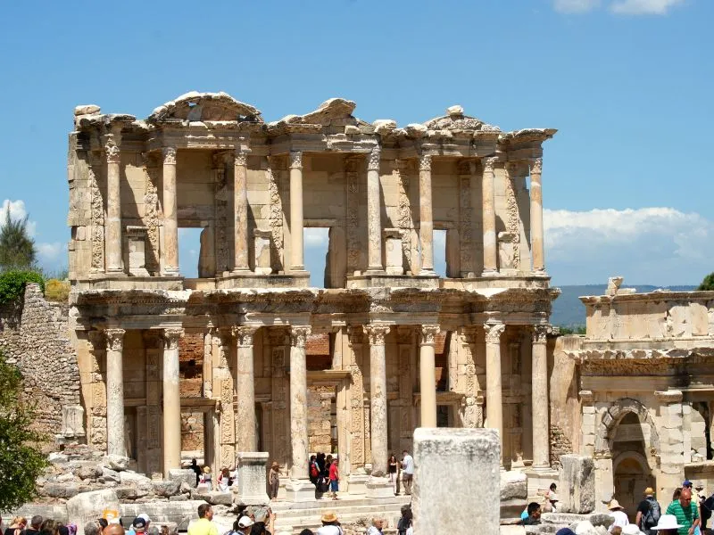 Nên tham quan đền vào mùa xuân và thu