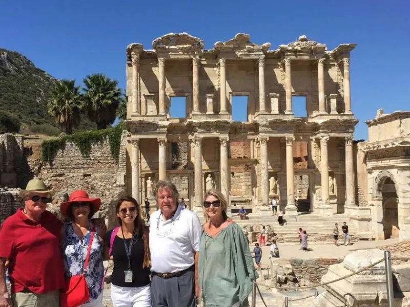 Tham quan lịch sử cùng hướng dẫn viên