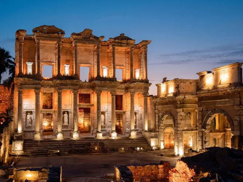 Tour ngắm đền Artemis về đêm