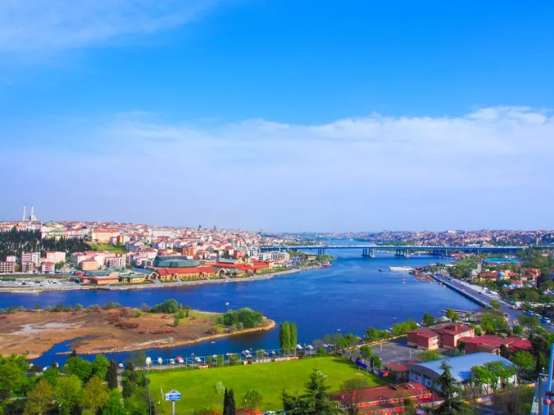 Đồi Pierre Loti gắn liền với tên tuổi nhà văn người Pháp Louis Marie Julien Viaud