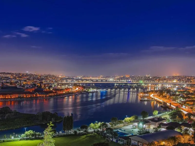 Khung cảnh đồi vào buổi tối