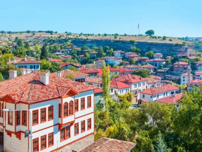 Nên đến thành phố Kastamonu vào mùa xuân và thu 