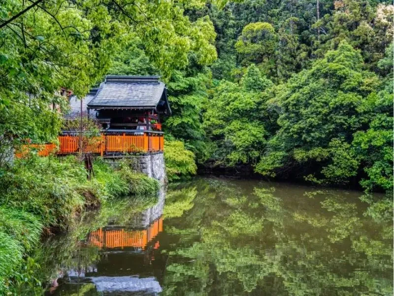 Hồ Shin Ike Fushimi Inari Taisha
