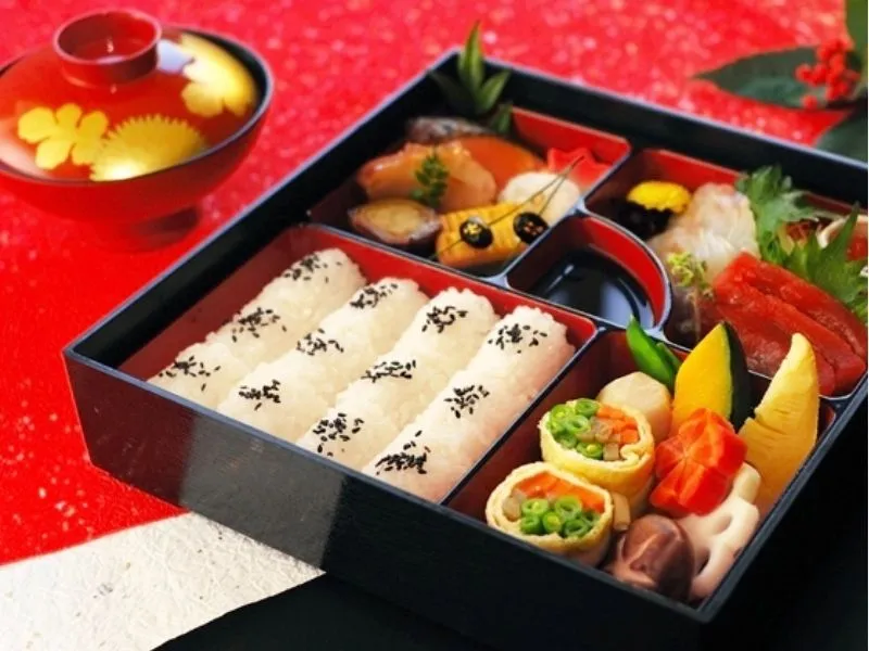 Cơm hộp Bento truyền thống Nhật Bản