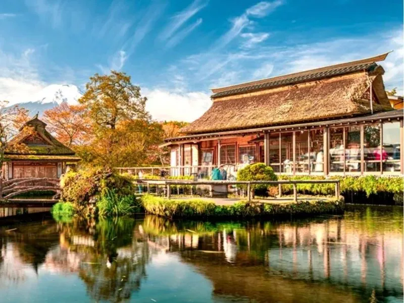 Khung cảnh của làng cổ Oshino Hakkai