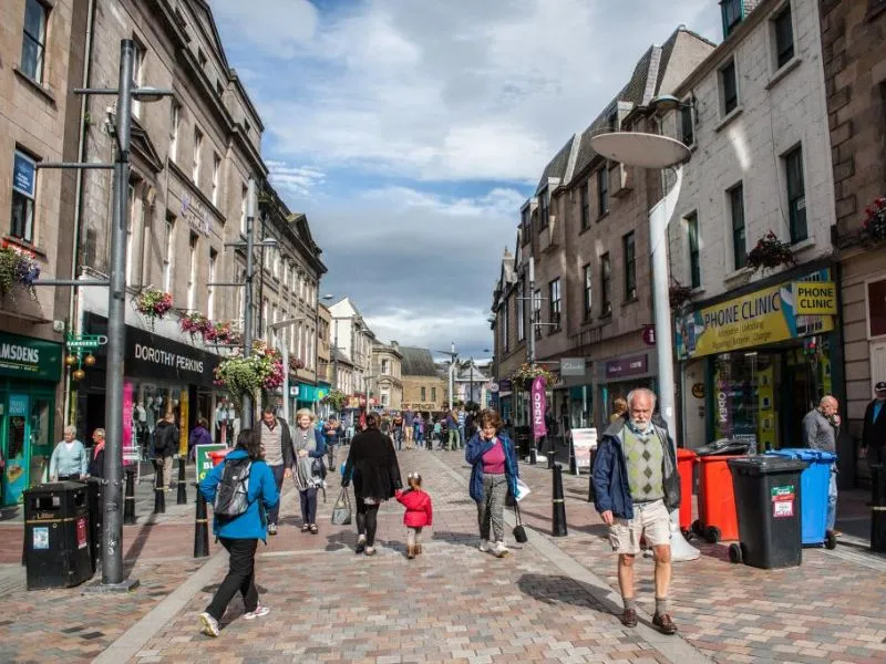 Không khí thành phố cổ pha hiện đại - Inverness 