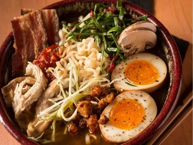 Mì ramen trong quan Ramen Garon