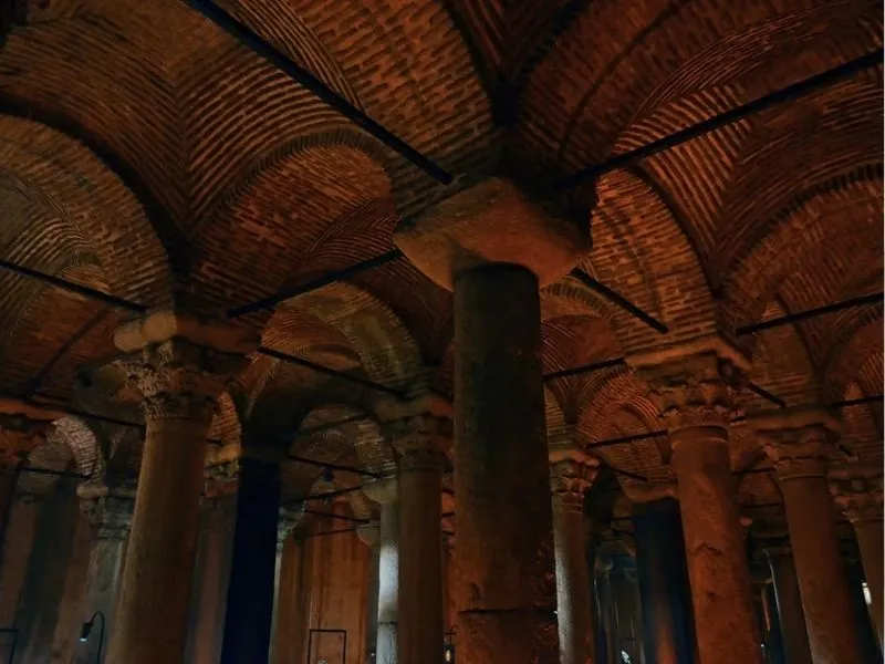Ánh sáng bên trong Basilica Cistern