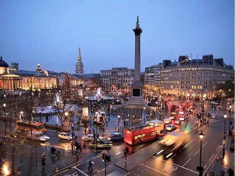 Di chuyển đến quảng trường Trafalgar Square