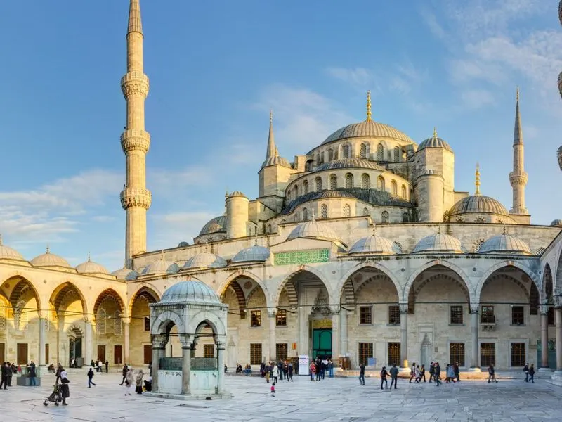 Nhà thờ Blue Mosque mở cửa đón khách quanh năm