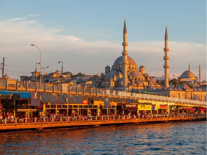 Ngắm hoàng hôn và chụp ảnh lưu niệm