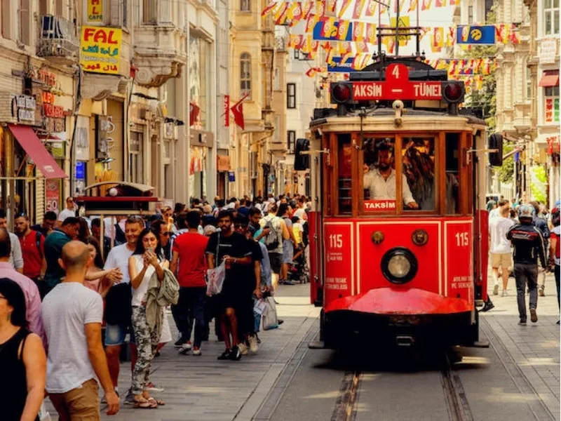 Phố Istiklal sầm uất