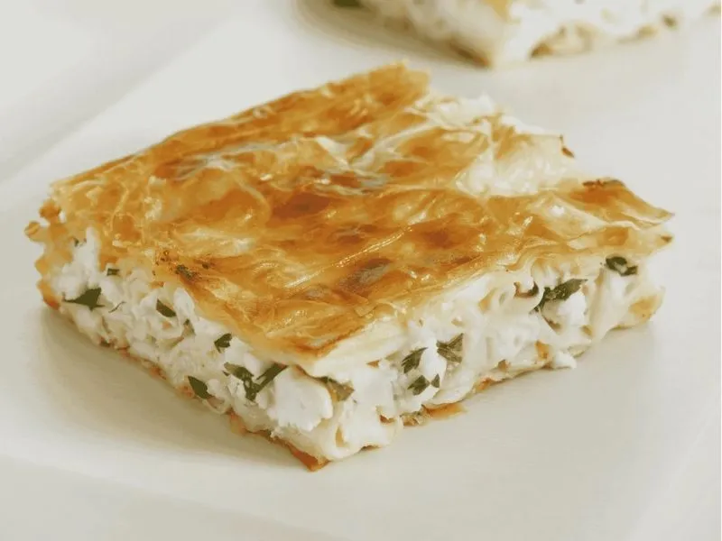börek bánh nhân phô mai hoặc thịt