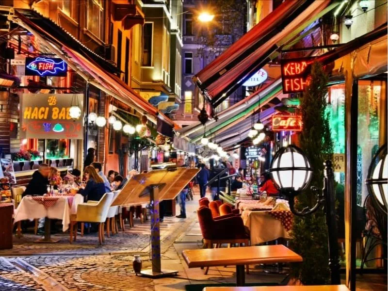 nhịp sống đêm của Istanbul Taksim