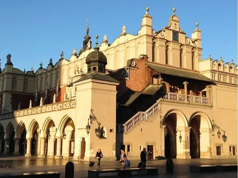 Kiến trúc và đặc điểm nổi bật của Hội trường Cloth Hall